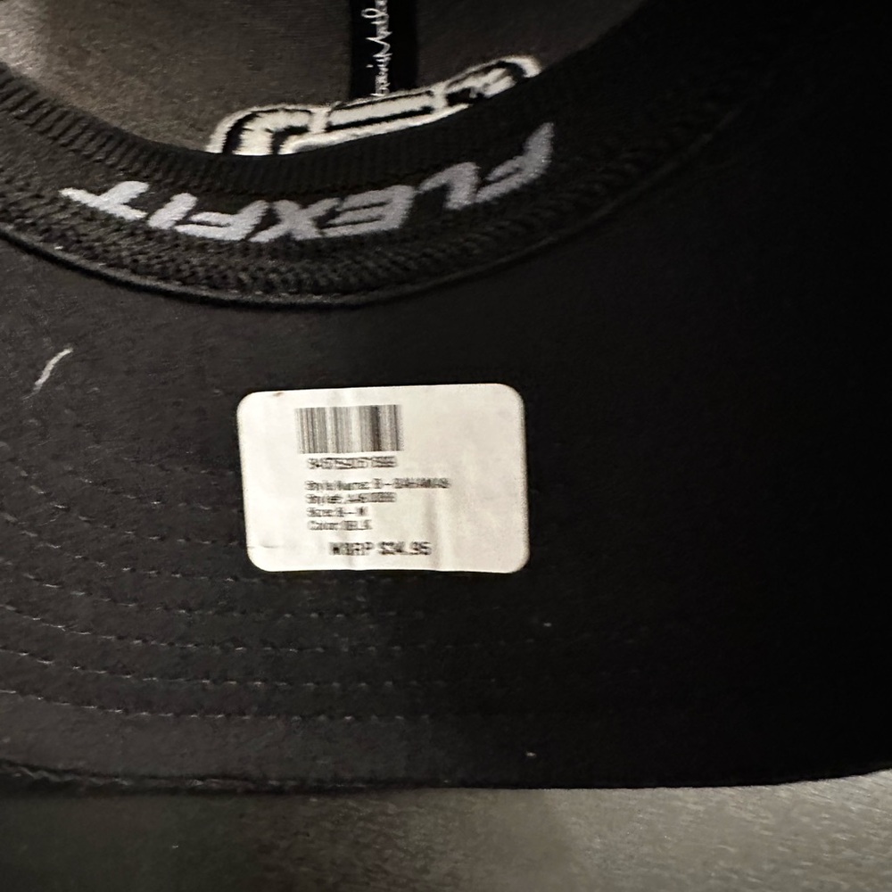 Travis Mathew Fitted Black Hat - Picture 2 of 4
